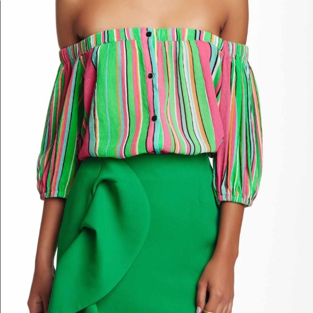 🎉🎉JUST REDUCED👏👏Tov blouse